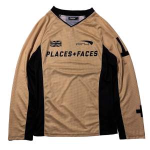 Places + faces 10th yr anniversary collab med prix workshop Size L = Male M