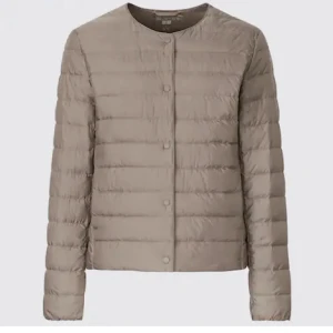 Uniqlo jacka - Säljer min tunna dunjacka! Perfekt höstfärg 🤎