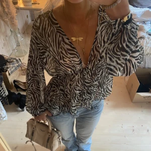 blus - SUPER snygg topp / blus