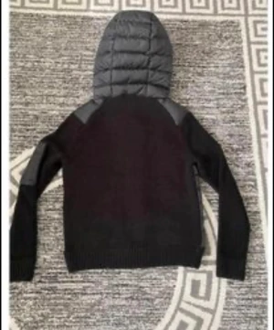 Jacka perfekt för finter  - Den är i stor lek m men jag har tvättat den den går att passa s oxå kan tänka mig att sänka priset mot något 