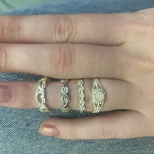4 ringar - 4 st superfina ringar 10 kr för alla💗