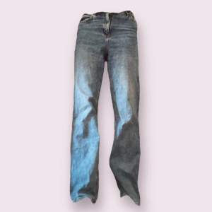 Straight jeans strl S, kontaktas för fler bilder 💕 bra skick, knappt använda