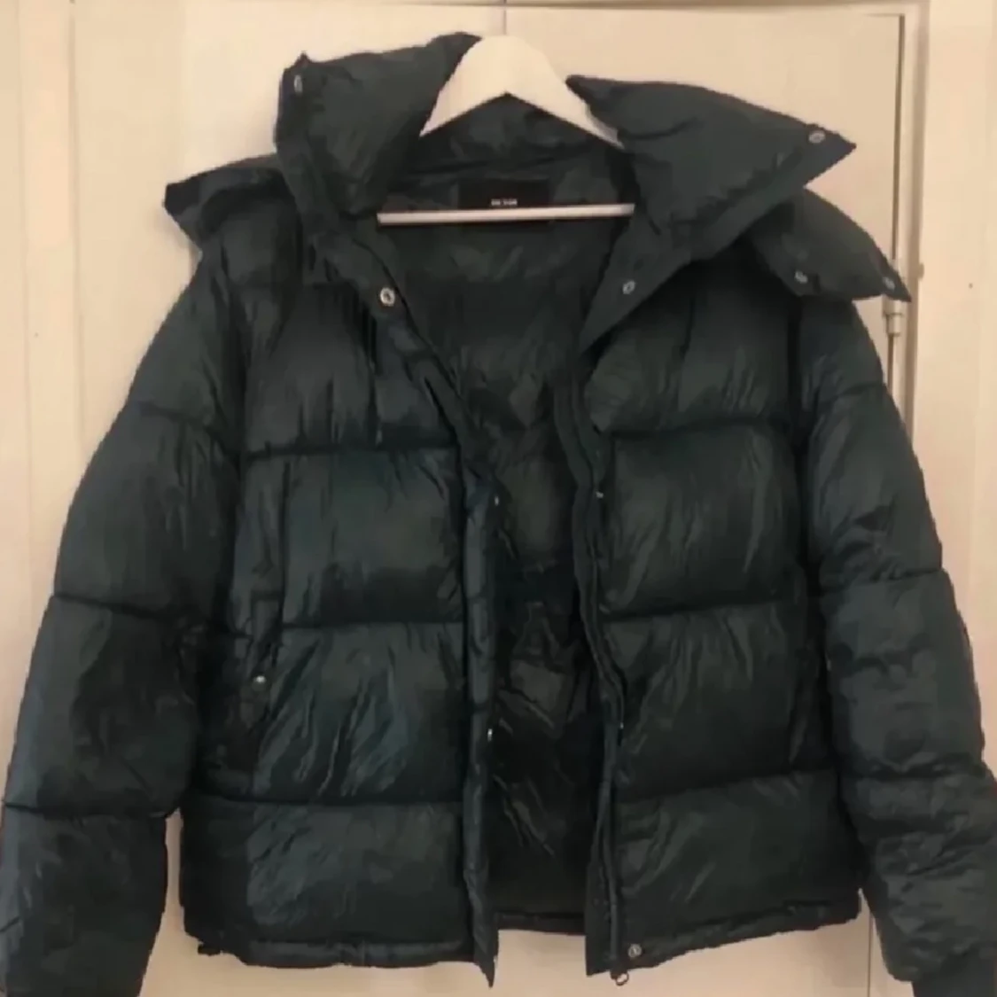 Glansig jacka Guess - 90