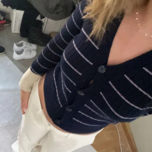 Kofta - Säljer denna tröjan/kofta i storlek 38 då den inte kommer till användning. 