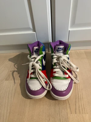 Färgglada jordans - Fina färgglada Jordans 1💖