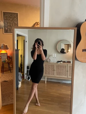 Klänning - Fodral klänning från mango 