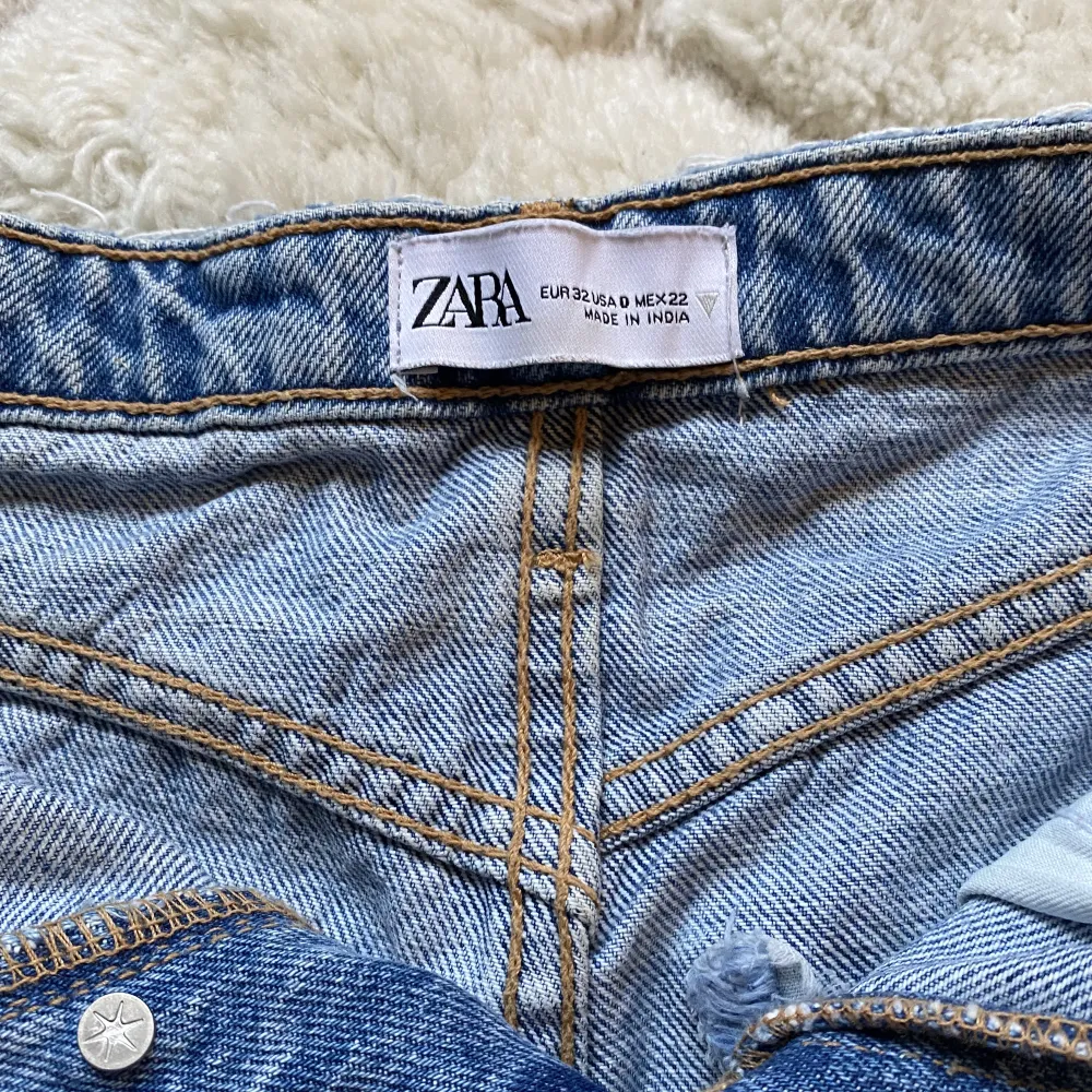  Säljer nu dessa zara shorts eftersom att de är alldeles för små 💕. Shorts.