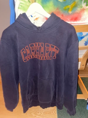Carhartt Hoodie  - Nice Hoodie men inte använt på ett tag! Storlek M och priset är inte ristat i Sten. 