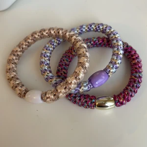 Knekki - En för 10, två för 20, alla för 28.  Säljer dessa då de aldrig används. Inga lösa trådar eller några rispor. 