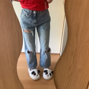 Jeans från Gina - Snygga jeans i storlek 32 från Gina Tricot. Säljer för 400kr, nypris 600kr