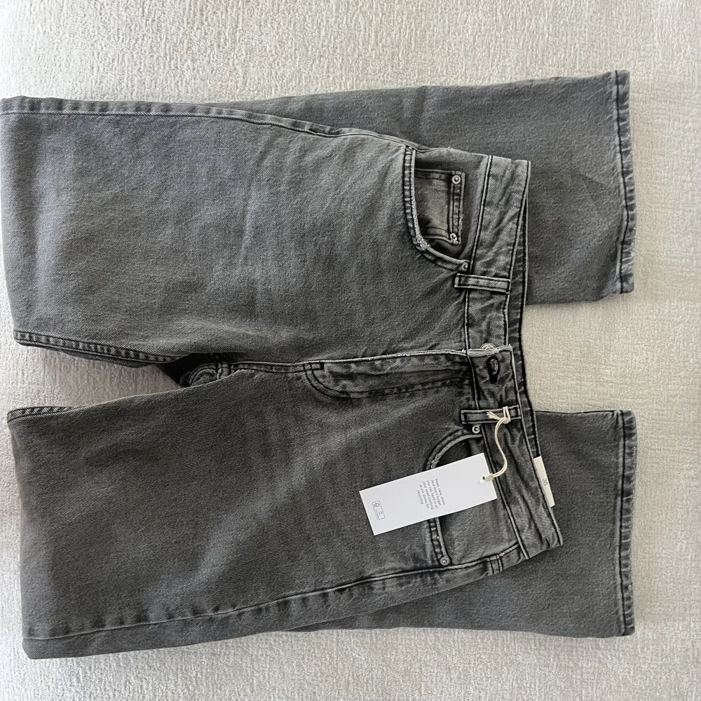 Full length flare jeans från Gina tricot i storlek 38, aldrig använda. Jeans & Byxor.
