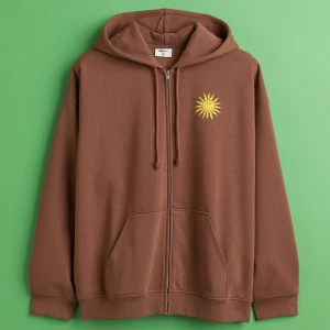 Brun hoodie  - skön hoodie från hm i storlek xxs (jag skulle säga s)🤎  Köpt för 299. Andvänd några gånger. Jättebra skick. säljer för att den inte andvänds. Pris kan diskuteras🤎🤎