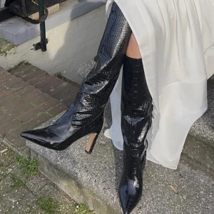 Högklackade höst boozt  - Högklackade höst boost från NAKD. Strl 38, Aldrig använda.