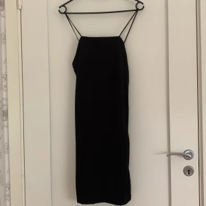 Svart klänning  - Svart klänning ifrån Bikbok som är helt oanvänd med prislapp kvar 