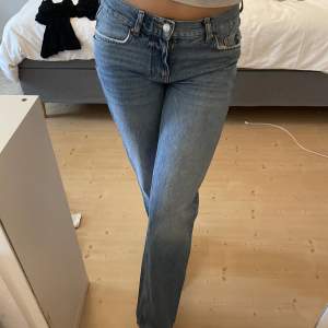 Superfina blåa jeans från Gina❤️❤️ Nyskick, inga defekter!!!