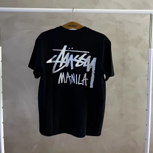Stussy tröja - En svart stussy tisha i storlek medium.