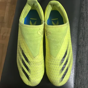Fotbollsskor  - Dom är använda 7månader och användbar