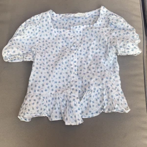 Blus  - Jättefin blus ifrån Kappahl säljer då den är för liten för mig😢