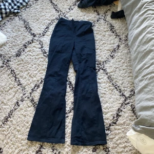 Kostymbyxor från monki - Ett par kostymbyxor från monki!💘💘