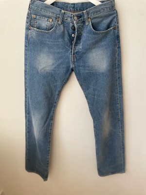 Vintage Levis 501 - Vintage 501 Levis köpta för 1000 (liten i storleken) kom privat för mer bilder✅