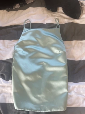 Grön topp - Denna är aldrig använd, endast testad, den är i nyskick och jätte fin om man ska på fest/ kalas. 💓