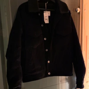 Vailent jacka - Helt oanvänd.  Tar andra pris förslag