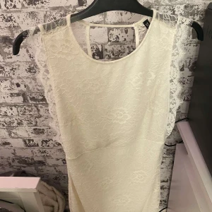 Hm klänning - Super fin spets klänning ifrån Hm. I storlek S-M priset är inte satt!