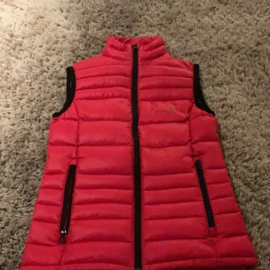 Pelle p väst - En jättefin Pelle p väst nästan helt oanvänd i ett superbra skick