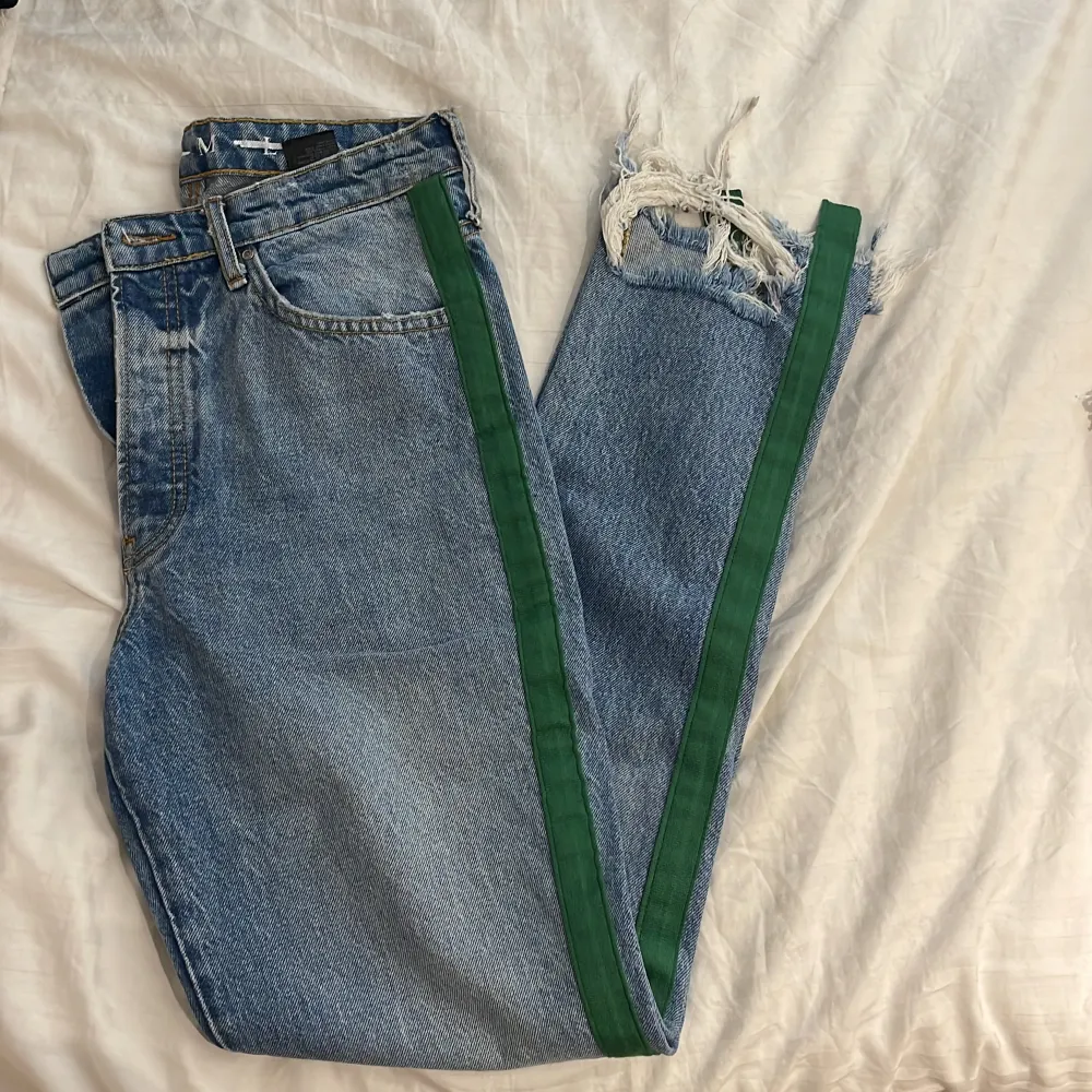 Jeans i storlek M, använt fåtal gånger. Mycket fint skick!. Jeans & Byxor.