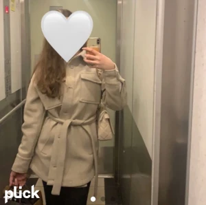 Bikbok kappa - Kappa från bikbok, köpt för 1.5prs sen ungefär. Sparsamt använd!