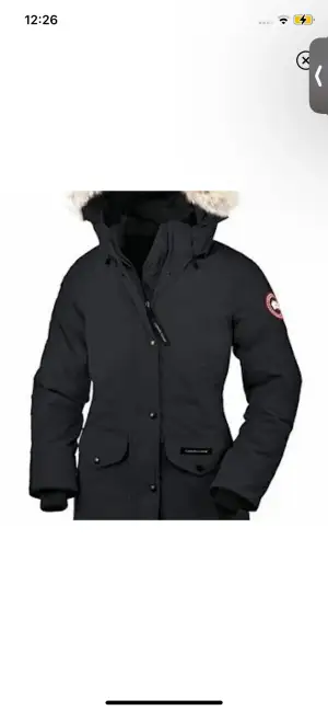 Hej jag säljer denna jackan för den inte längre används, kan gå ner i pris vid snabb affär!   Hör av er om ni är intresserade💞 Använd 2 vintrar   Storlek: S Skickar fler bilder privat.❤️