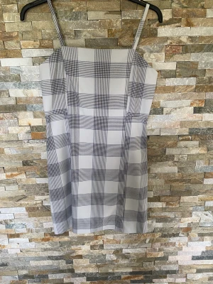 Klänning från Monki - Helt oanvänd och normal i storlekens 