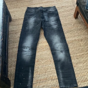 Supply & demand  - Aldrig använt dom, storlek S 