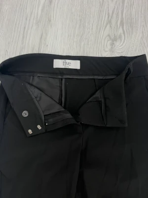 Kostymbyxor - Lite kortare modell, sitter super bra på och är i väldigt bra skick och bra kvalitet