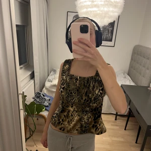 🐆Top - Snygg top, vet ej var den är ifrån⭐️