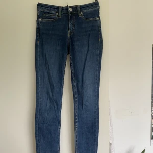 Calvin Klein jeans - Stuprörsjeans från calvin Klein, knappt använda. Storlek w25l30 Nypris 999:-  Frakt ingår ej