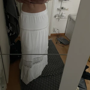 Vit lpngkjol - Så fin kjol perfekt till sommaren❤️