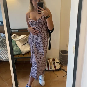 Lång klänning - Suuuuper fin lång klänning från Zara💕💕