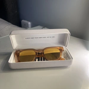 Chimi 004 peach  - Säljer nu mina chimis i storleken 004 och färgen peach. Dem är väldigt fint skick och det är en unik modell som inte går att köpa långre. Dem har inga skador eller defekter och säljer dem för att dem inte kommer till andvömding längre 