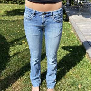Superfina bootcut jeans från ltb!!! Storlek 25/32- för referens är modellen 164cm långt!