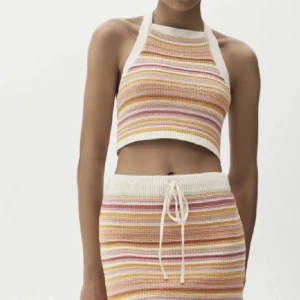stickad kjol - stickad kjol från pull and bear. Använd den endast 3 gånger