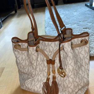 Michael Kors bag - Helt ny , oanvänd jätte fin väska , Äkta