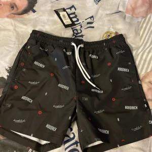  Badbyxor  - Säljer mina badbyxor de e helt nya de e bara lite för stora för det e xs men kan även pass för de som har S köpte de för 500 säljer de för 450