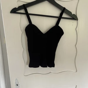 Zara linne  - Jättefint linne från zara. Köptes förra sommaren och har aldrig kommit till användning. 