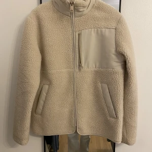 Esprit jacka  - En jacka som är S/M och är inköpt för 1599.