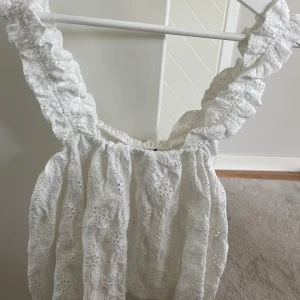 Topp - Super söt topp,så fin nu till sommaren!! Fint skick!