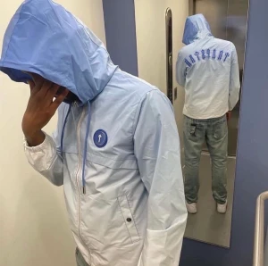 Trapstar windbreaker - Den är i bra skick 9/10. Köpte den för ungefär 4 månader sen. Pris kan diskuteras om ni är snabba