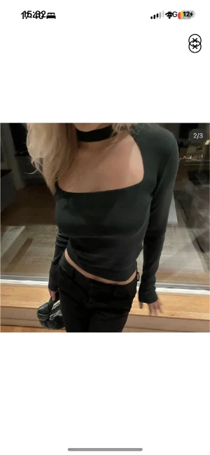 Grön topp - En jättefin grön långärmad topp från zara är köpt väldigt länge sen men inte alls använd❤️(lånade bilder)