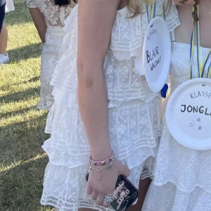 Klänning zara - Världens finaste volangklänning från zara. Strl S. Pris går o diskutera💓