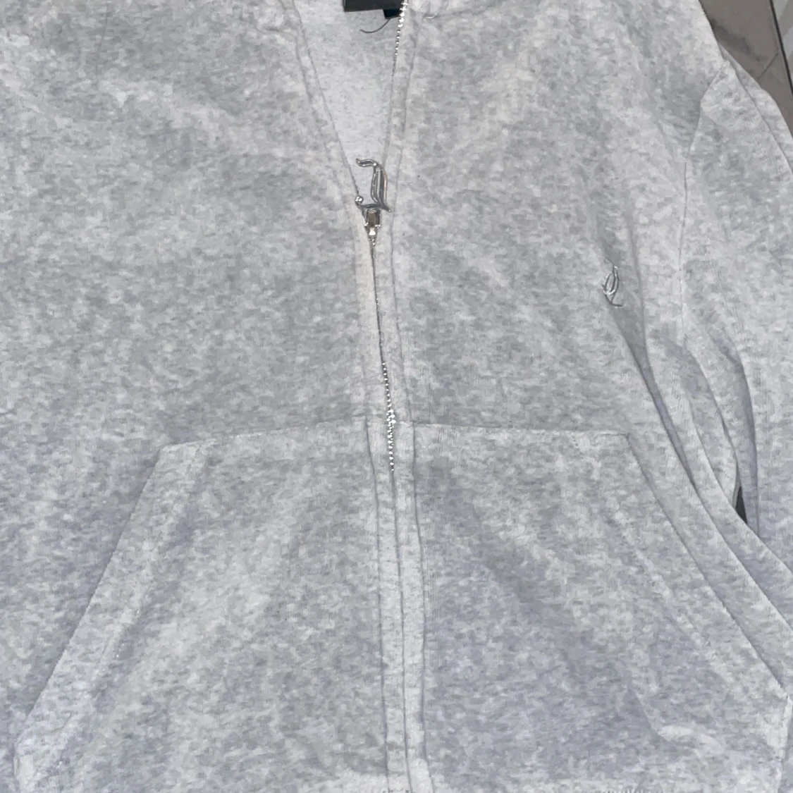 Säljer en juciy tröja storlek M